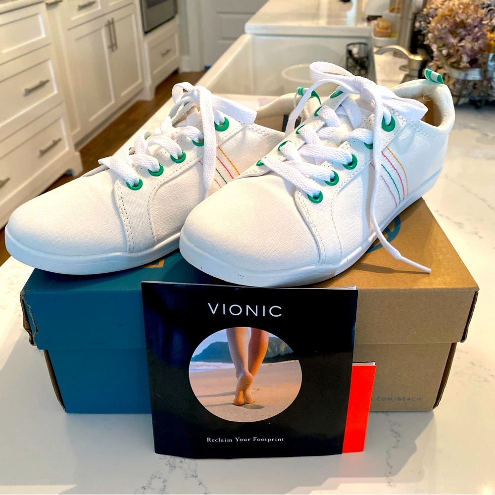 Vionics 7 Sneakers - white w/green eyelets